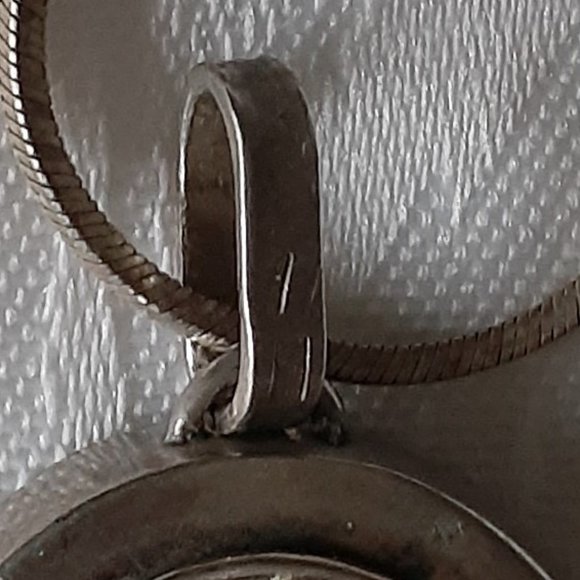 Pendant with chain - Picture 10 of 10